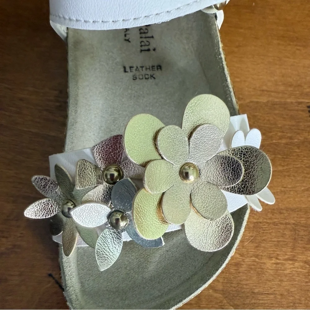 NEW Guilin Palai  White and Gold floral Sandals girls size 7 straps cork
